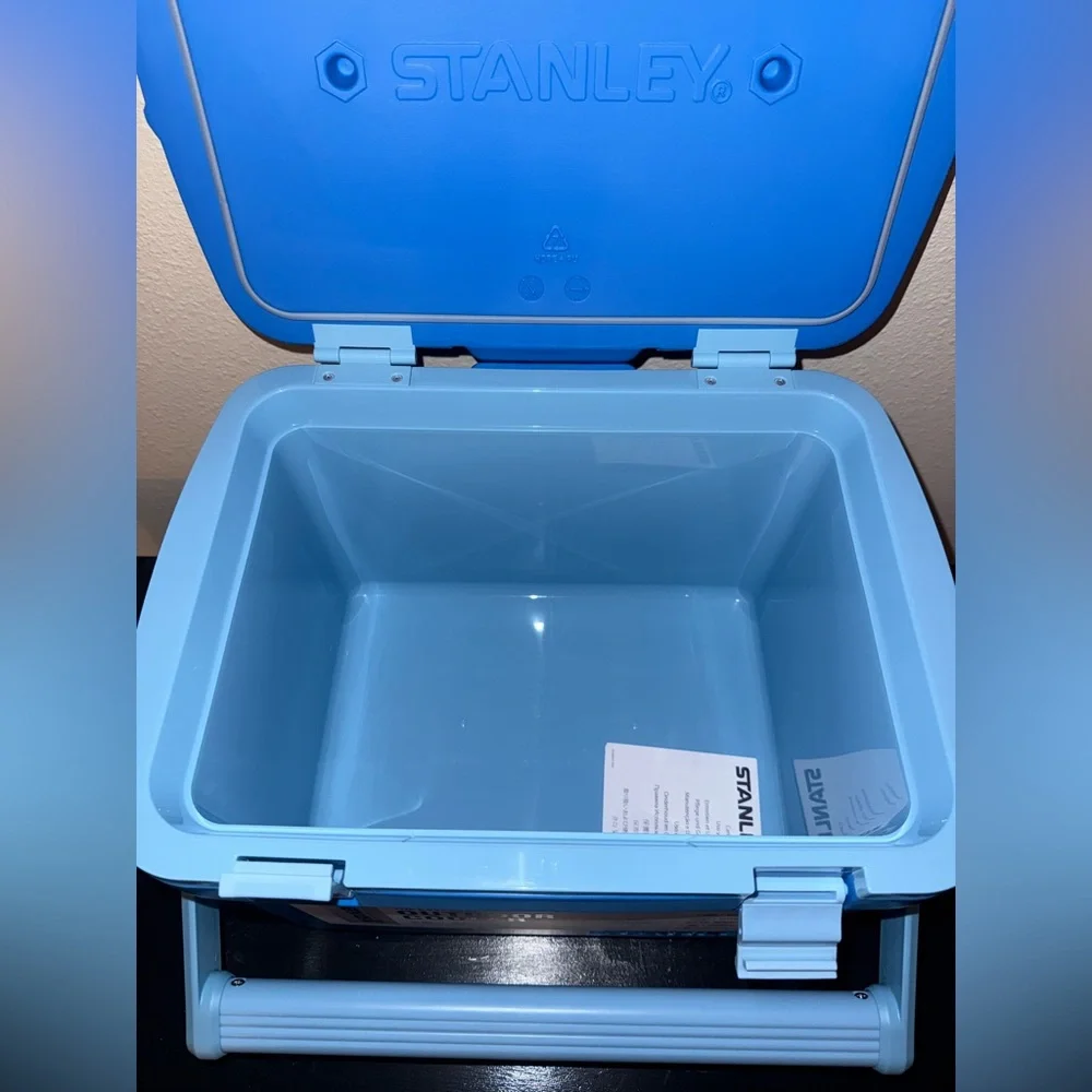 STANELY Easy-Carry Outdoor Cooler 16qt, 21 CANS- Azure Blue NEW - Picture 3 of 11